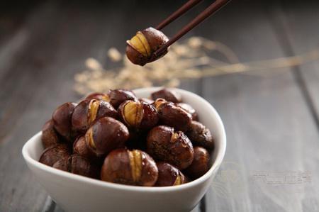 冬天愛吃板栗懶得剝皮? 教你幾個方法快速給栗子剝皮 冬天愛吃板栗懶得剝皮? 教你幾個方法快速給栗子剝皮