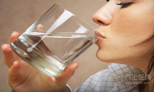 夏季喝水避開六禁忌 忌過量充汽飲料 夏季喝水避開六禁忌 忌過量充汽飲料