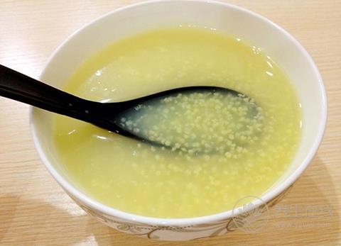 春季養生喝點粥 小米熬粥功效堪比人參 春季養生喝點粥 小米熬粥功效堪比人參