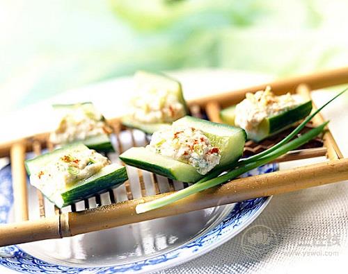 夏天多吃黃瓜,這幾大好處都被你占了 夏天多吃黃瓜,這幾大好處都被你占了