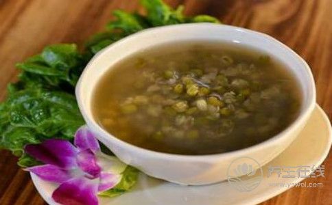 <a href=http://www.jsjjzhkt.cn/tags-夏季養(yǎng)生.html target=_blank class=infotextkey>夏季養(yǎng)生</a>,綠豆湯的功效 讓你輕松一下 夏季養(yǎng)生,綠豆湯的功效 讓你輕松一下