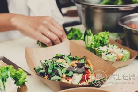 大暑天的飲食禁忌有哪些?-易網<a href=http://www.jsjjzhkt.cn/ target=_blank class=infotextkey>健康養生</a>網 大暑天的飲食禁忌有哪些?