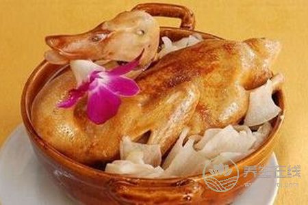 處暑為什么要吃鴨?處暑養(yǎng)生原則有哪些?-易網(wǎng)<a href=http://www.jsjjzhkt.cn/ target=_blank class=infotextkey>健康養(yǎng)生</a>網(wǎng) 處暑為什么要吃鴨?處暑養(yǎng)生原則有哪些?