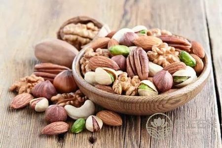 秋季皮膚干燥長痘怎么辦?皮膚干燥危害有哪些?-易網(wǎng)健康<a href=http://www.jsjjzhkt.cn/jkys/ target=_blank class=infotextkey>養(yǎng)生</a>網(wǎng) 秋季皮膚干燥長痘怎么辦?皮膚干燥危害有哪些?