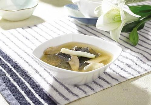 初秋7湯防干燥保水嫩-易網(wǎng)<a href=http://www.jsjjzhkt.cn/ target=_blank class=infotextkey>健康養(yǎng)生</a>網(wǎng) 初秋7湯防干燥保水嫩