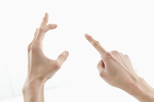 秋冬季手掌脫皮怎么辦?手掌脫皮有什么預兆-易網健康養生網 秋冬季手掌脫皮怎么辦?手掌脫皮有什么預兆