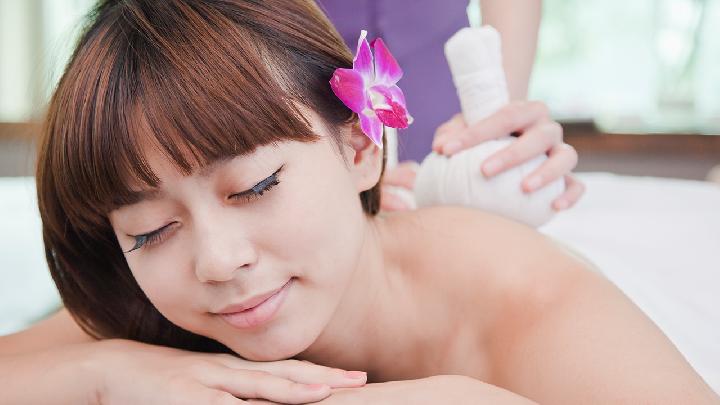 如何判斷花粉過敏癥狀 兩招判斷自己是否是花粉過敏-易網健康養生網 如何判斷花粉過敏癥狀 兩招判斷自己是否是花粉過敏