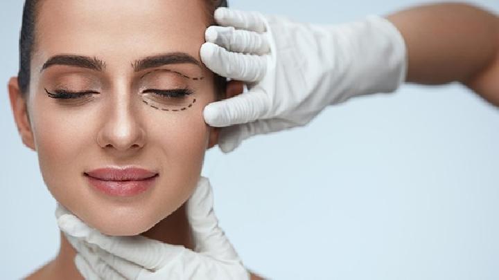 花粉過敏的原因究竟是什么 6征兆提示花粉過敏癥發(fā)作-易網(wǎng)健康<a href=http://www.jsjjzhkt.cn/jkys/ target=_blank class=infotextkey>養(yǎng)生</a>網(wǎng) 花粉過敏的原因究竟是什么 6征兆提示花粉過敏癥發(fā)作