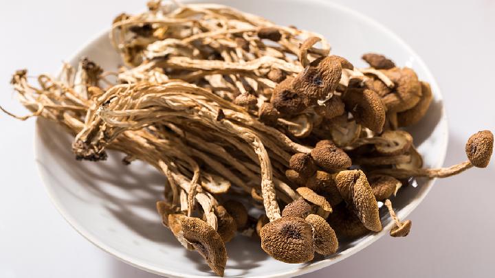 春季養生應該喝什么茶好 春季養生常喝6款茶對身體好-易網<a href=http://www.jsjjzhkt.cn/ target=_blank class=infotextkey>健康養生</a>網 春季養生應該喝什么茶好 春季養生常喝6款茶對身體好