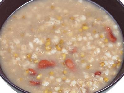 想要養(yǎng)胃應該吃什么好 推薦三款養(yǎng)胃家常粥品