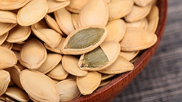 冬季寒冷?不要怕多吃這五種食物-易網(wǎng)<a href=http://www.jsjjzhkt.cn/ target=_blank class=infotextkey>健康養(yǎng)生</a>網(wǎng) 冬季寒冷?不要怕多吃這五種食物