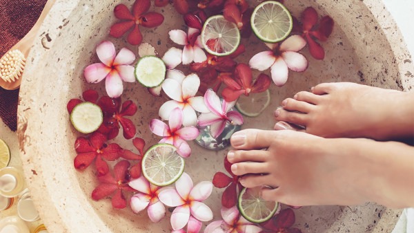 夏天泡腳的好處是什么 夏天泡腳養生效果驚人