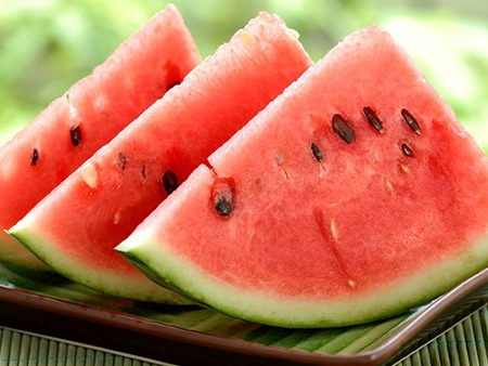 秋天到了,女性該如何保持皮膚光滑,這幾點告訴你答案-易網<a href=http://www.jsjjzhkt.cn/ target=_blank class=infotextkey>健康養生</a>網 秋天到了,女性該如何保持皮膚光滑,這幾點告訴你答案