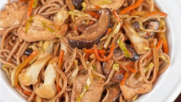 春季養(yǎng)生首選西紅柿 春季養(yǎng)生吃西紅柿堪比天然美白防曬霜-易網(wǎng)健康養(yǎng)生網(wǎng) 春季養(yǎng)生首選西紅柿 春季養(yǎng)生吃西紅柿堪比天然美白防曬霜