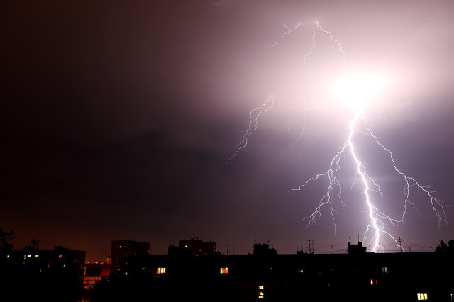 夏季雷雨天適合吃些什么,怎么預(yù)防雷雨天對(duì)身體的影響-易網(wǎng)健康養(yǎng)生網(wǎng) 夏季雷雨天適合吃些什么,怎么預(yù)防雷雨天對(duì)身體的影響