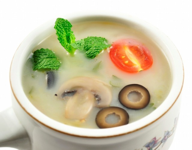 冬天就得煲湯喝,女生冬天適合煲什么湯?-易網(wǎng)健康<a href=http://www.jsjjzhkt.cn/jkys/ target=_blank class=infotextkey>養(yǎng)生</a>網(wǎng) 冬天就得煲湯喝,女生冬天適合煲什么湯?