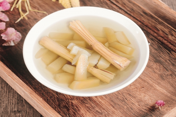 煮甘蔗的功效與作用-易網(wǎng)健康<a href=http://www.jsjjzhkt.cn/jkys/ target=_blank class=infotextkey>養(yǎng)生</a>網(wǎng) 煮甘蔗的功效與作用