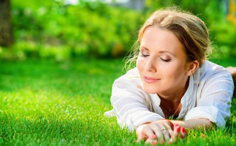 吸口氣也可以幫助保護眼睛 如何保護眼睛 保護眼睛的方法 保護眼睛的電腦設置