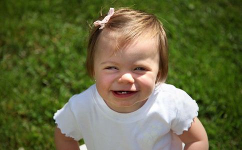 專家教你正確為寶寶滴眼藥水 滴眼藥水注意事項 如何為寶寶滴眼藥水 撲爾敏 怎么滴眼藥水