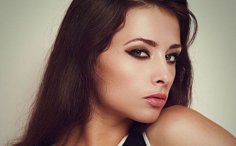 疾病時眼睛發出的十種信號 眼睛 疾病 眼睛充血 眼睛凸出