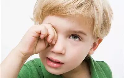 早起眼屎多是上火?可能是這些疾病在作怪 早起眼屎多是上火?可能是這些疾病在作怪