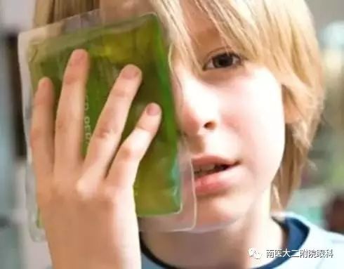 眼內進了異物應當怎么處理? 眼內進了異物應當怎么處理?