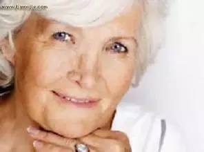 眼睛長年有異物感？小心翼狀胬肉