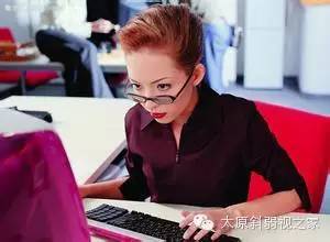 眼睛干澀、充血,原是電腦輻射惹的禍 眼睛干澀、充血,原是電腦輻射惹的禍