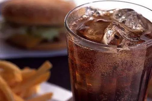 為什么近視孩子要少喝碳酸飲料? 為什么近視孩子要少喝碳酸飲料?