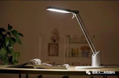 如何正確選擇并使用臺燈? 如何正確選擇并使用臺燈?