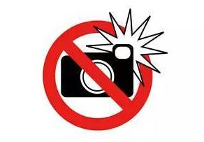 警惕!這樣給寶寶拍照會影響視力! 警惕!這樣給寶寶拍照會影響視力!