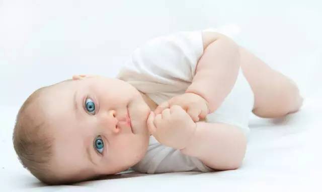 如何才能發現寶寶的視力問題? 如何才能發現寶寶的視力問題?