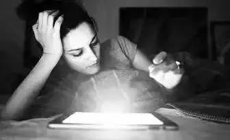 睡前怎么玩手機才不傷身？