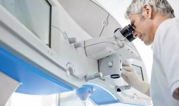 中年人能做近視手術(shù)嗎? 中年人能做近視手術(shù)嗎?