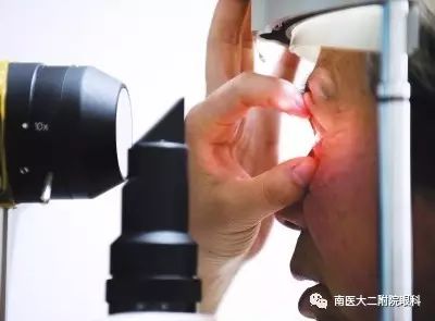 眼內進了異物應當怎么處理? 眼內進了異物應當怎么處理?