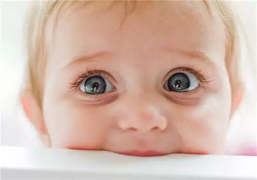 戴眼鏡會(huì)不會(huì)反而加深近視？遠(yuǎn)離近視注意四大細(xì)節(jié)!