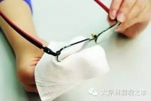 框架眼鏡該如何進行護理？