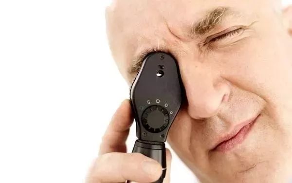 中年人能做近視手術(shù)嗎? 中年人能做近視手術(shù)嗎?