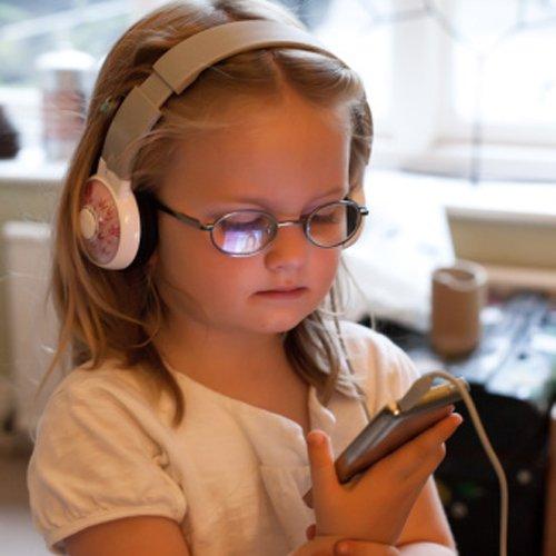 智能手機成為孩子近視的主因 智能手機成為孩子近視的主因