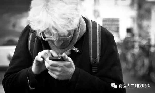 警惕,高度近視可能致盲眼病 警惕,高度近視可能致盲眼病