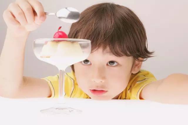 近視的孩子為什么越來越多?千萬別吃這個(gè)! 近視的孩子為什么越來越多?千萬別吃這個(gè)!