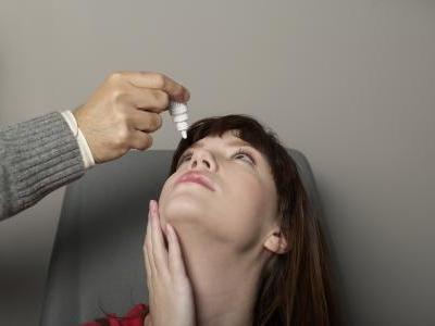 眼睛干澀滴眼藥水為何越滴越干?