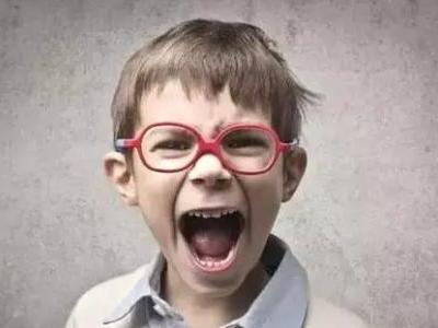 孩子近視了該不該戴眼鏡？