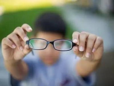 戴上眼鏡后更要防近視