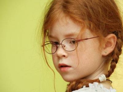 高度遠(yuǎn)視不戴鏡也會(huì)引發(fā)斜視