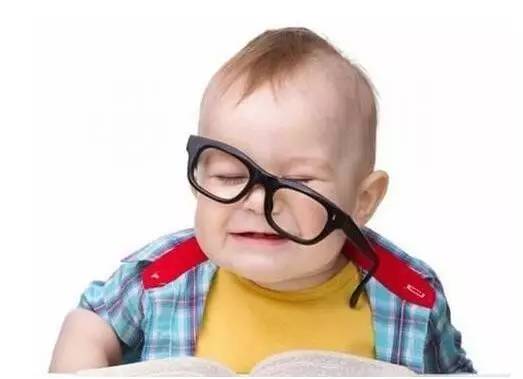 寶寶這四種奇怪眼神，很可能是近視了！