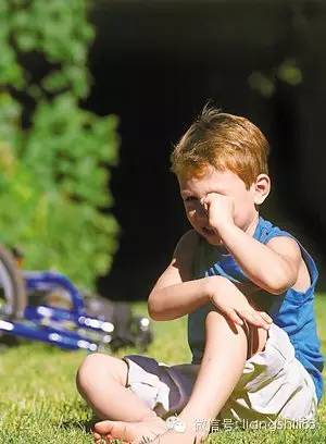 兒童走路易摔跤或弱視導致 兒童走路易摔跤或弱視導致