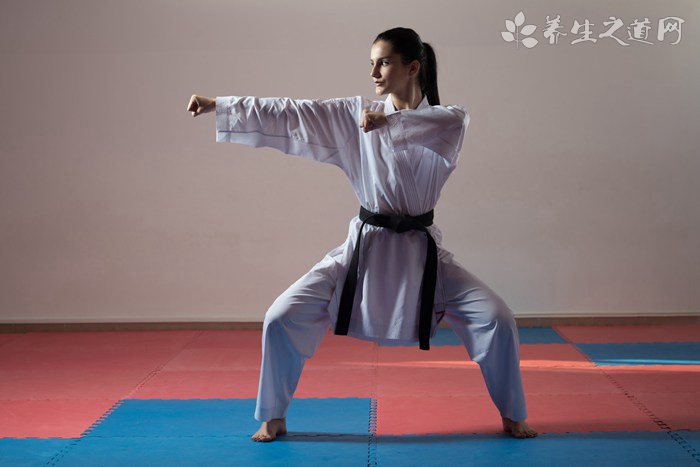 宮寒按摩什么穴位-易網(wǎng)<a href=http://www.jsjjzhkt.cn/ target=_blank class=infotextkey>健康養(yǎng)生</a>網(wǎng) 宮寒按摩什么穴位