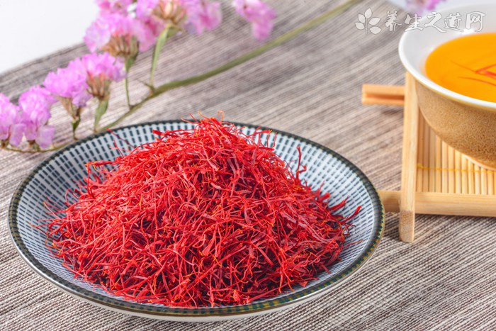 腳底長繭用什么泡腳-易網健康養生網 腳底長繭用什么泡腳