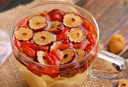 熬夜后養肝護肝喝四種茶最好-易網健康<a href=http://www.jsjjzhkt.cn/jkys/ target=_blank class=infotextkey>養生</a>網 熬夜后養肝護肝喝四種茶最好